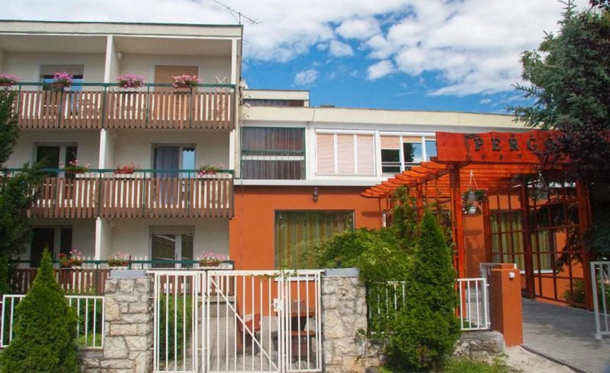 Pergola Panzio Hotel Balatonföldvár Exterior foto